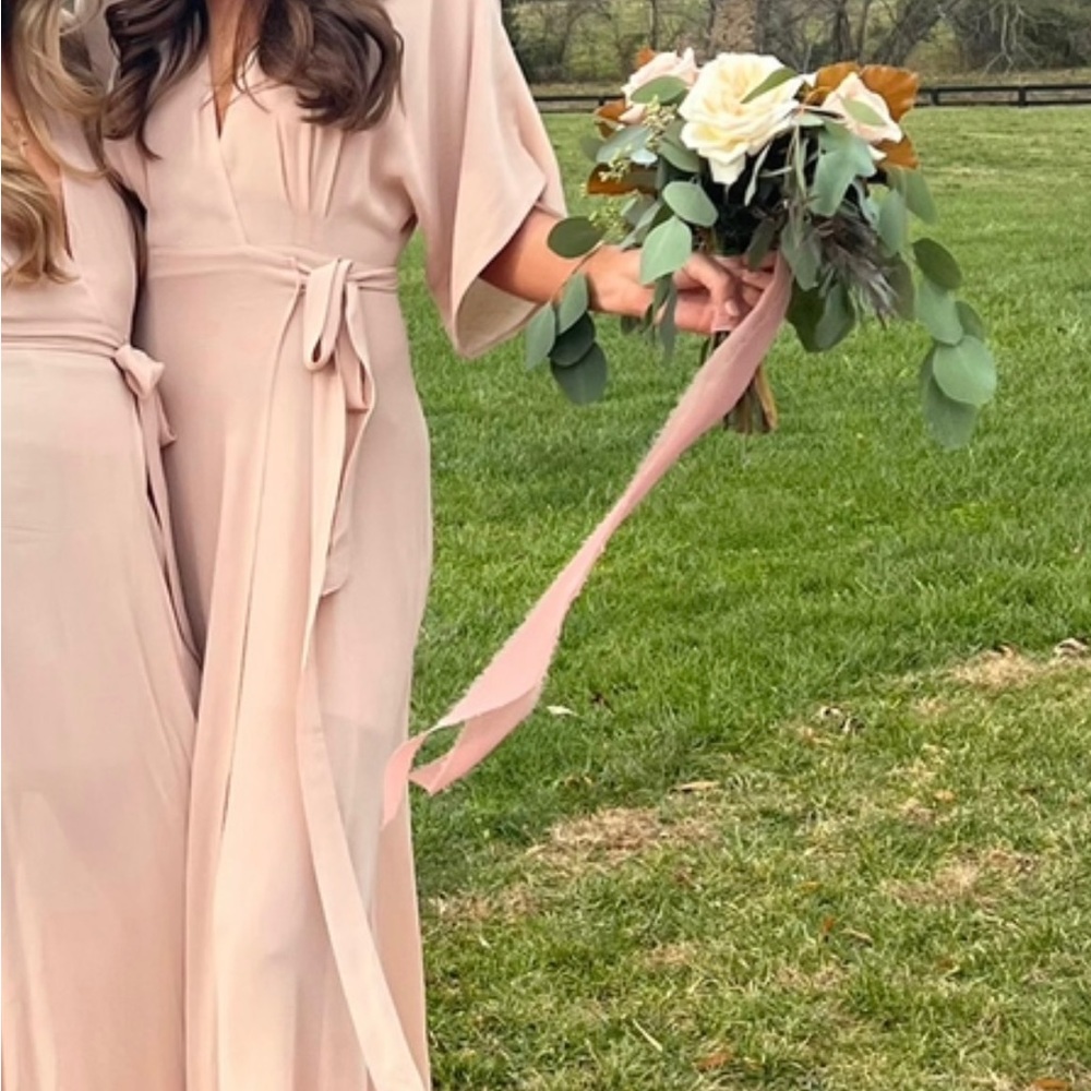 Reformation Winslow dress in champagne - Picture 5 of 5
